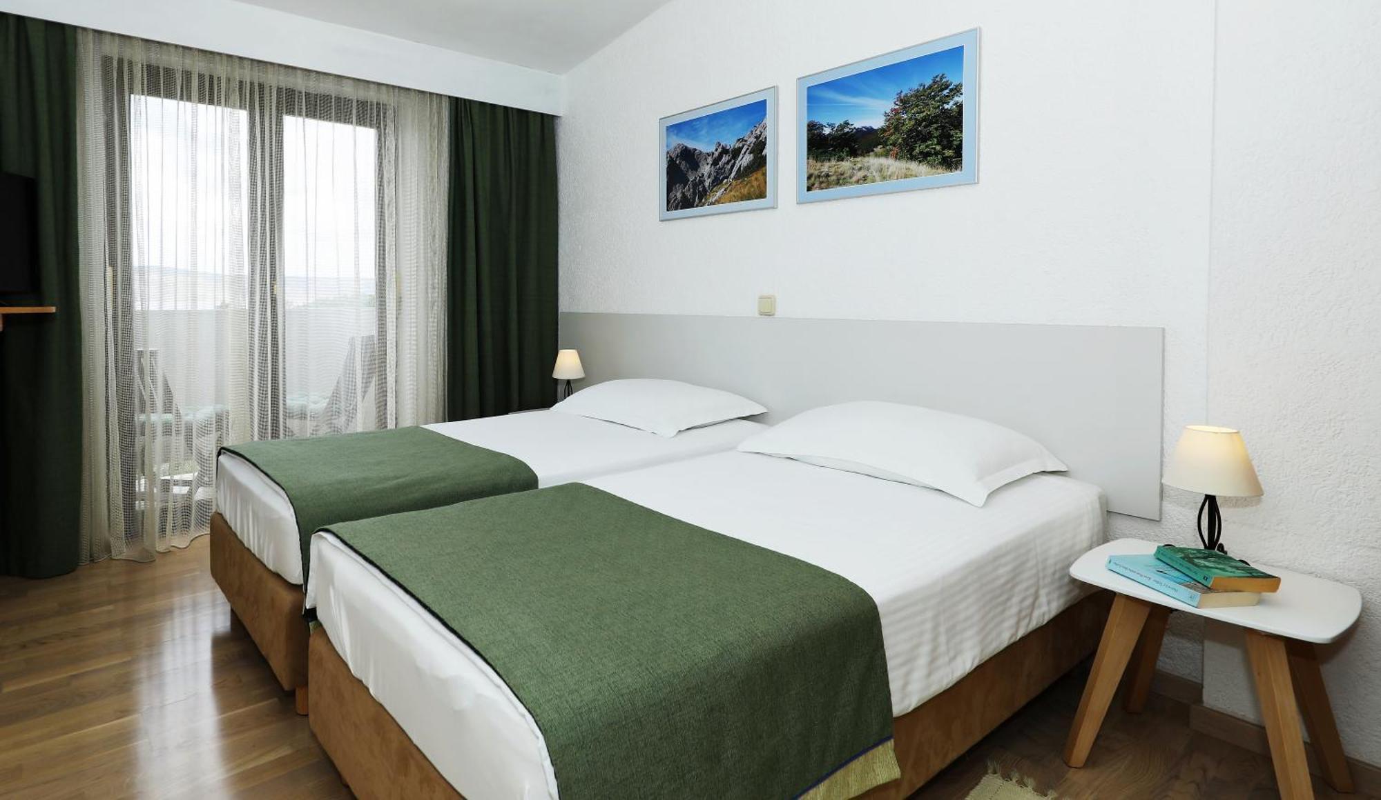 Hotel Rajna Starigrad Paklenica Exterior foto