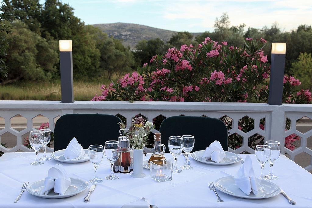 Hotel Rajna Starigrad Paklenica Exterior foto